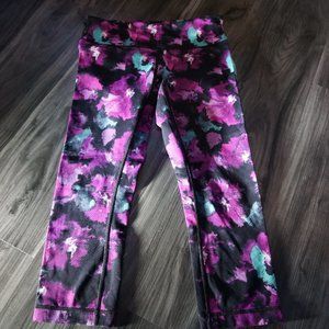 Lululemon Cropped Multi-Color Legging Size 6